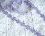 Lavender Daisy lace (1yd)