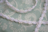 カルトナージュ、スクラップブッキング、ドールメーキング、ハンドメイド布小物などの装飾用のパールとチュールのフラワートリムです。