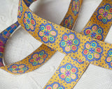 アメリカのテキスタイルデザイナーによるジャガードリボンで、愛犬の首輪を作ったり、ハンドメイドのキルト、カルトナージュ、スクラップブッキング、ポーチなどに飾ると可愛いです