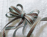 ヘアアクセサリー、ハンドメイド布小物、カルトナージュのボーダーなど、使い方色々のアメリカの両面使えるリボンです。