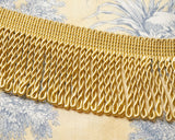 綺麗な光沢と、程よい太さのある滑らかな肌触りのブリオンフリンジです。  クッション、ソファー、スツールに飾ったり、手作りハンドバッグの飾りにも使えます。 綺麗なゴールドの色は、上品な飾りになります。アメリカの手芸用品、インテリア用フリンジ、ブレード、タッセルをアメリカから直送いたします。