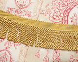 綺麗な光沢と、程よい太さのある滑らかな肌触りのブリオンフリンジです。 クッション、ソファー、スツールに飾ったり、手作りハンドバッグの飾りにも使えます。 綺麗なゴールドの色は、上品な飾りになります。アメリカの手芸用品、インテリア用フリンジ、ブレード、タッセルをアメリカから直送いたします。