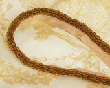 紐状のビーズ細工のビーズコードにテープがに付いています。 ハンドメイドバッグ、クッション、ランプシェードの縁飾りにも似合います。 それほど幅広ではないのでちょとしたアクセントになります。