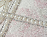 透明のアイロンシールに半円パールとラインストーンを並べたブレードです。カルトナージュ、スクラップブッキング、ハンドメイド布小物などの装飾用のアイロンシールテープをアメリカから直送 。