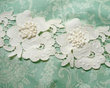 幅広のフラワーアップリケになるケミカルレースです。