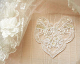 Motif dentelle filet perles nacrées et sequins | Blanc cassé | Applique artisanale