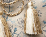 オフホワイト・ベージュのインテリアタッセル - チェアタイ・カーテンタッセル - Chair Tie Tassel・装飾コード