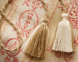 オフホワイト・ベージュのインテリアタッセル - チェアタイ・カーテンタッセル - Chair Tie Tassel・装飾コード