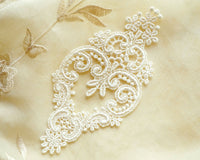 Ivory chemical lace motif (1 piece)