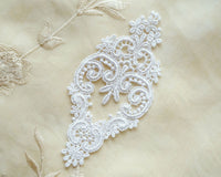 White chemical lace motif (1 piece)