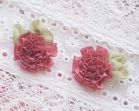2 flower motifs)