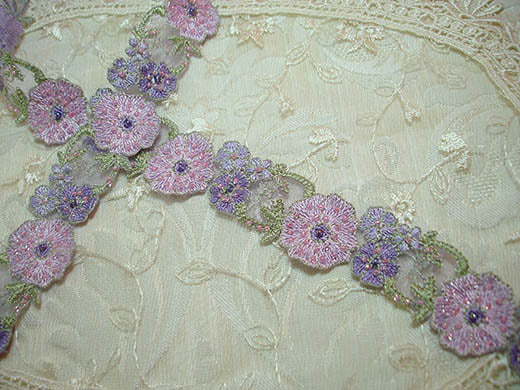 Embroidered tulle braid with beads (1 motif) 