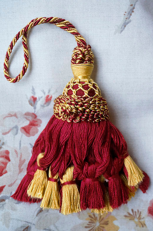 ベルギー ドイリー アンティーク　刺繍 ゴブラン織り　おまけ家具用タッセル ベルギー ドイリー アンティーク 刺繍 ゴブラン織り おまけ家具