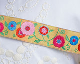 ザニ刺繍のカラフルなお花の刺繍ジャガードリボンです。愛犬の首輪を作ったり、ハンドメイドのキルト、カルトナージュ、スクラップブッキング、ポーチなどに飾ると可愛いです