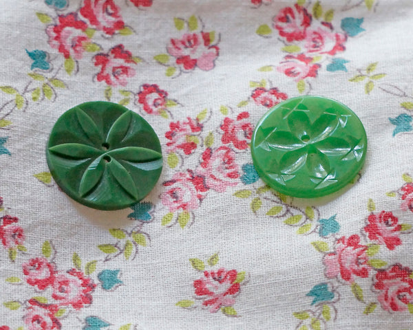 1940s vintage plastic buttons (2)